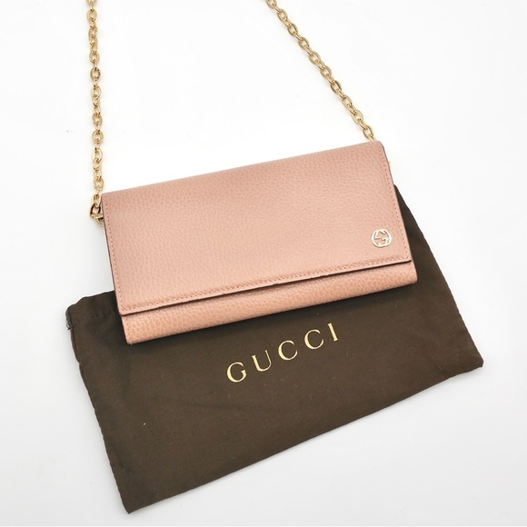 Gucci Handbags - 🍓GUCCI GG Logo Wallet